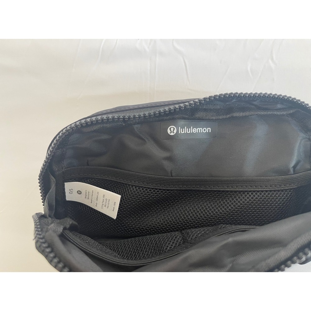 Lululemon Everywhere Belt Bag 1L Black Fanny Pack Water Repellent NWT - Picture 5 of 6